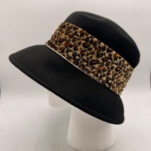 Black Wool Cloche Style Hat with Leopard Band – 60 cm